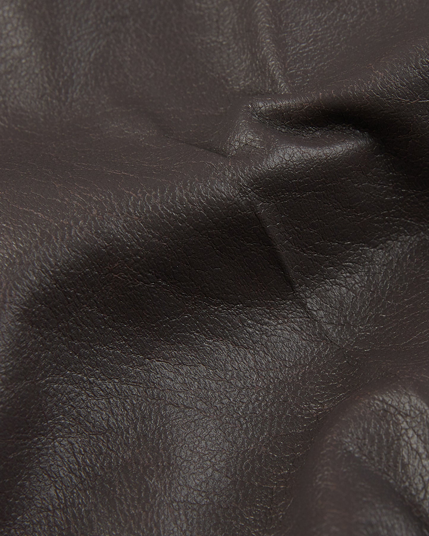 ストレッチフェイクレザー・スリムフィットパンツ