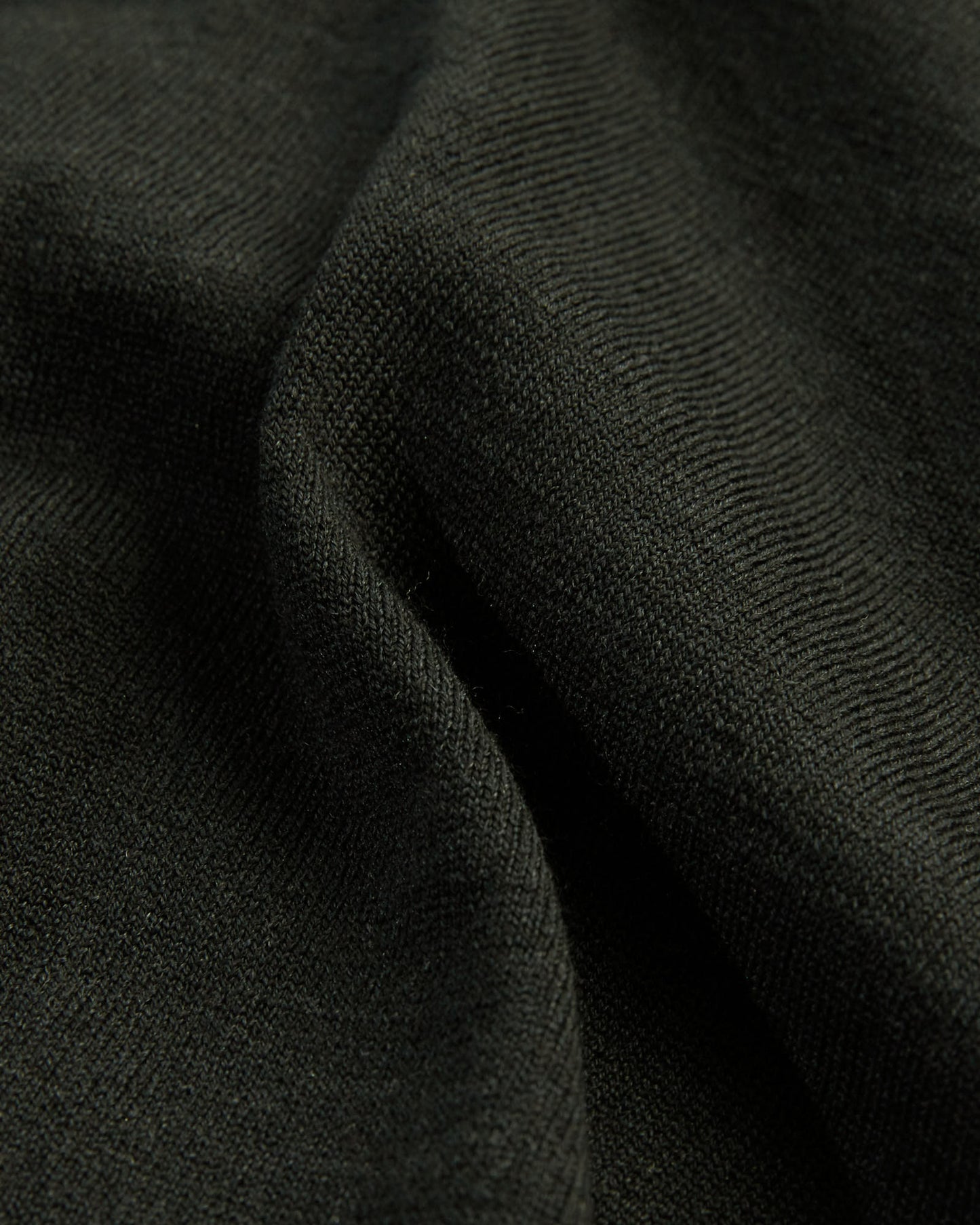 Slim-fit V-neck sweater in certified Flexwool