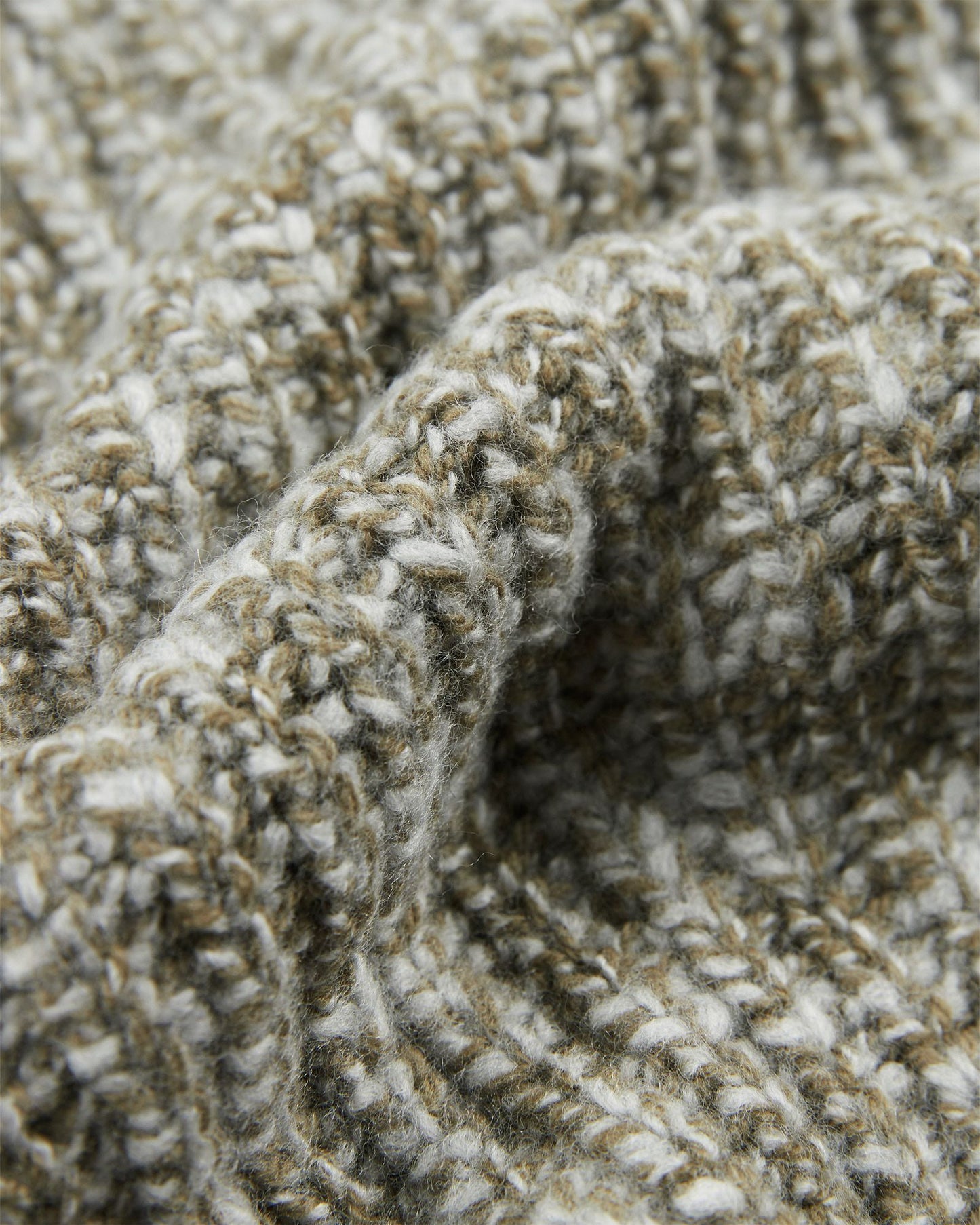 Slim fit wool round neck jumper