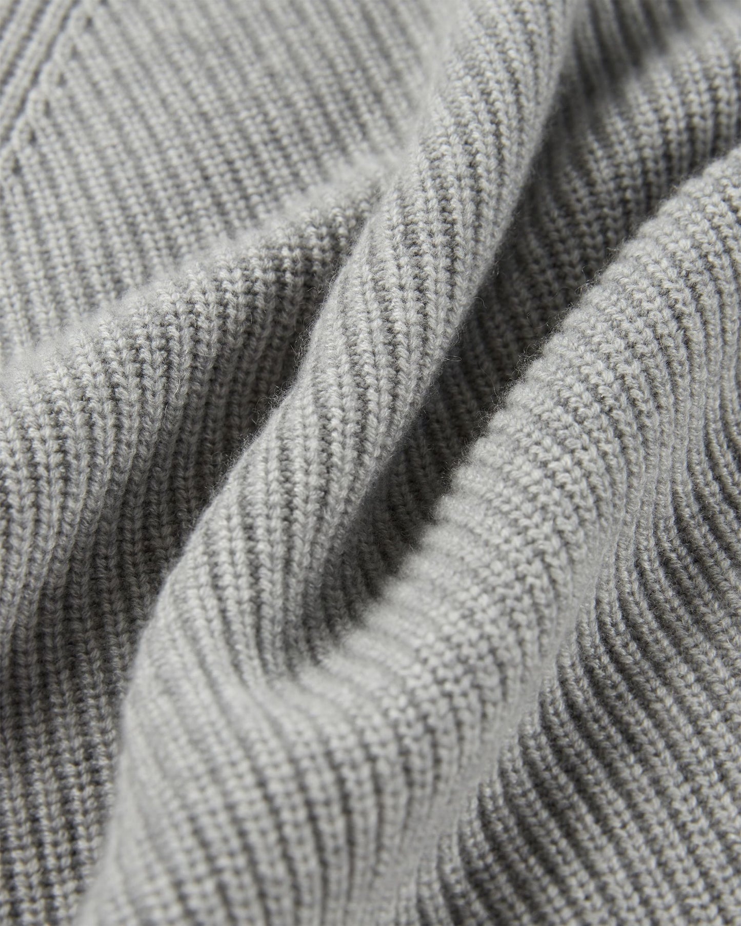 Slim fit cashmere crewneck sweater