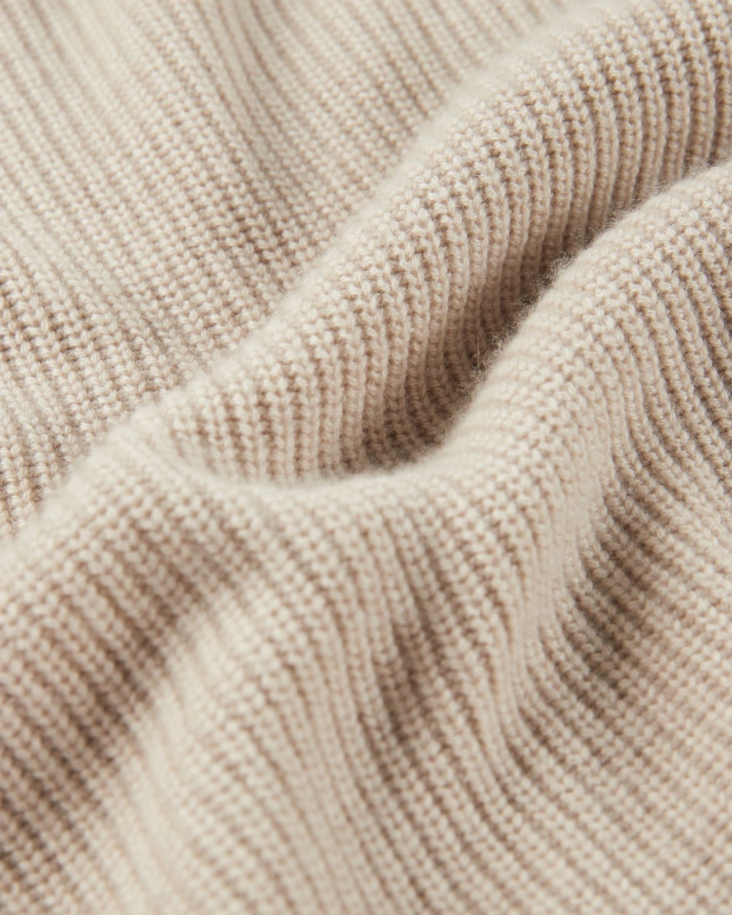 Slim fit cashmere crewneck sweater