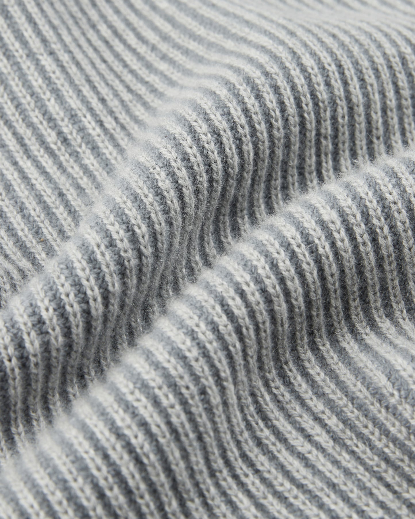 カシミア・スリムフィットハイネックニット