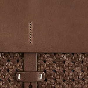 ダークブラウン