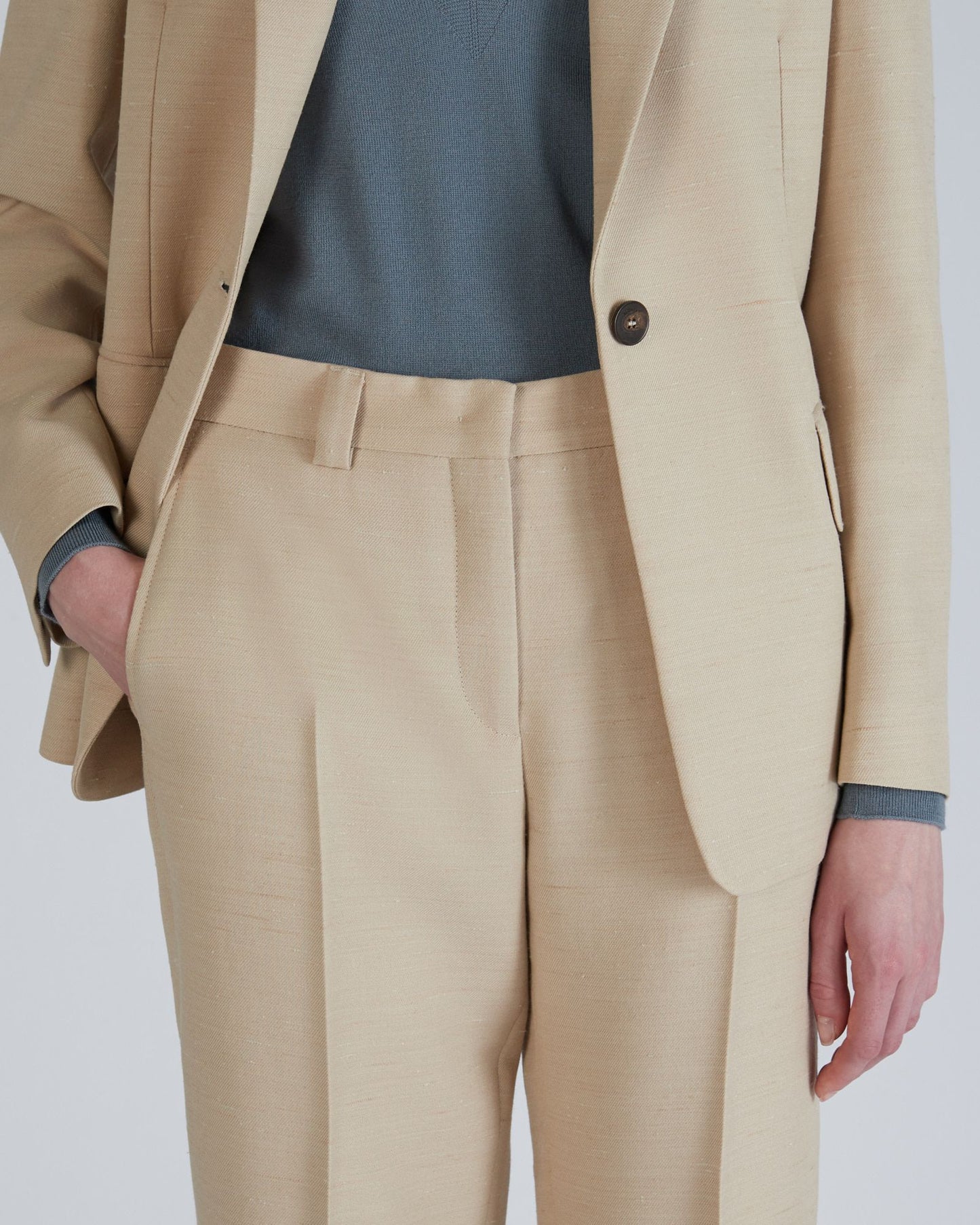 Regular fit trousers in wool shantung