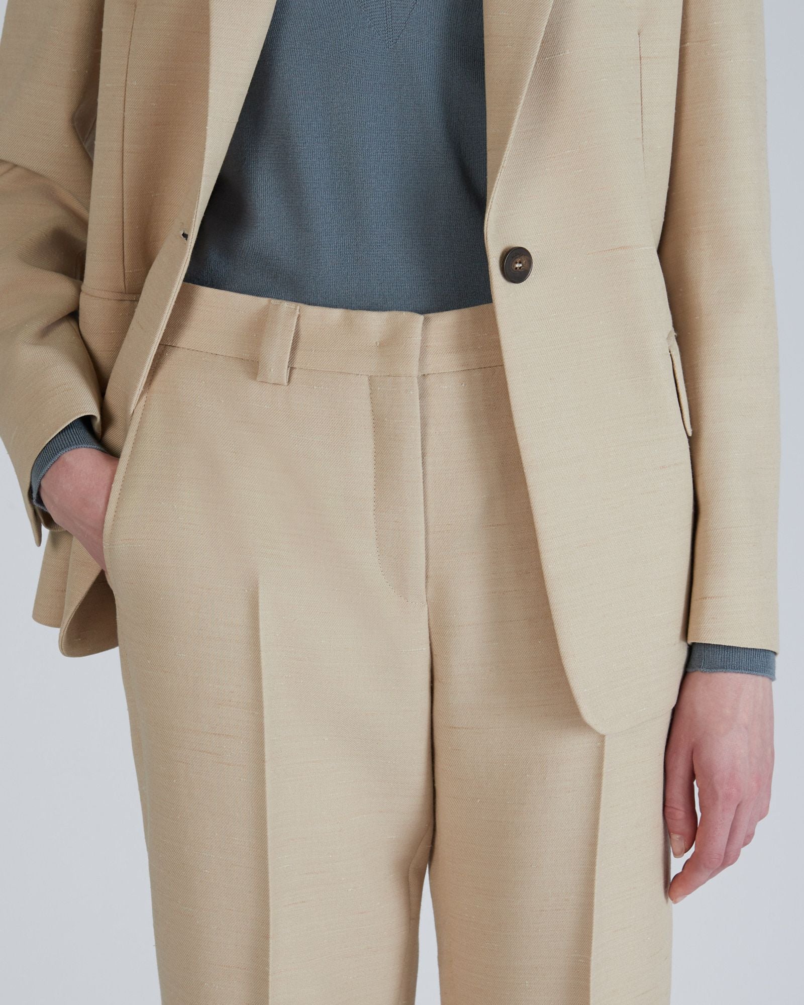 Regular fit trousers in wool shantung