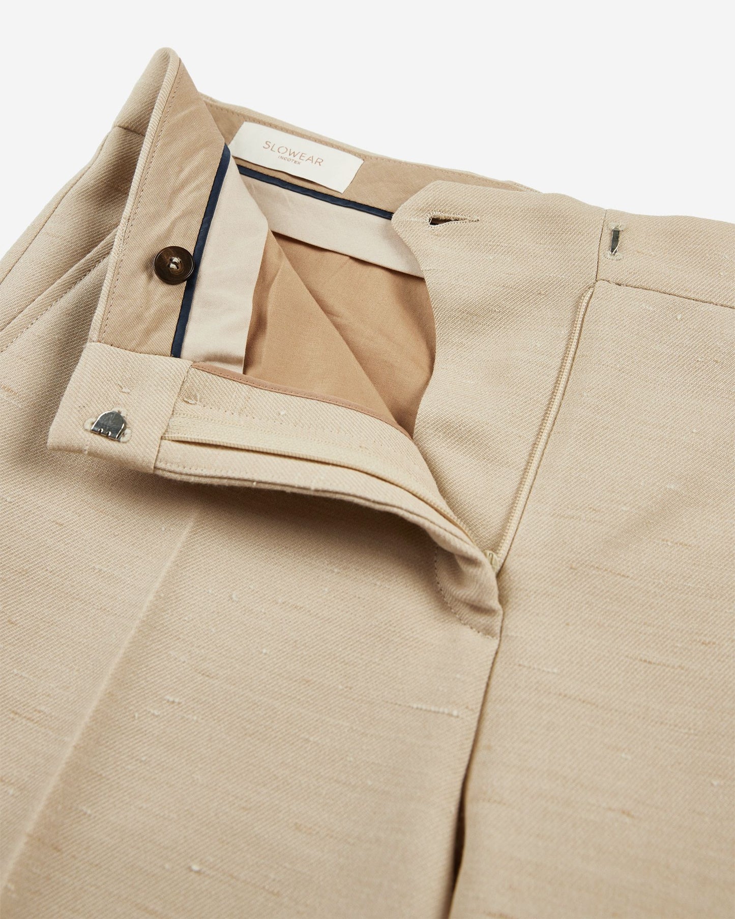 Regular fit trousers in wool shantung
