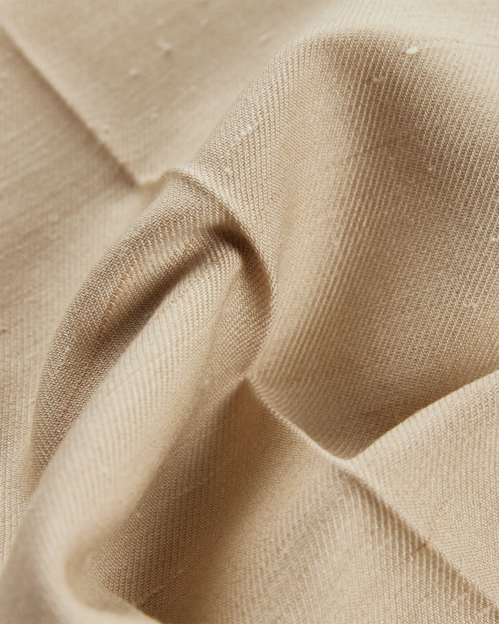 Regular fit trousers in wool shantung