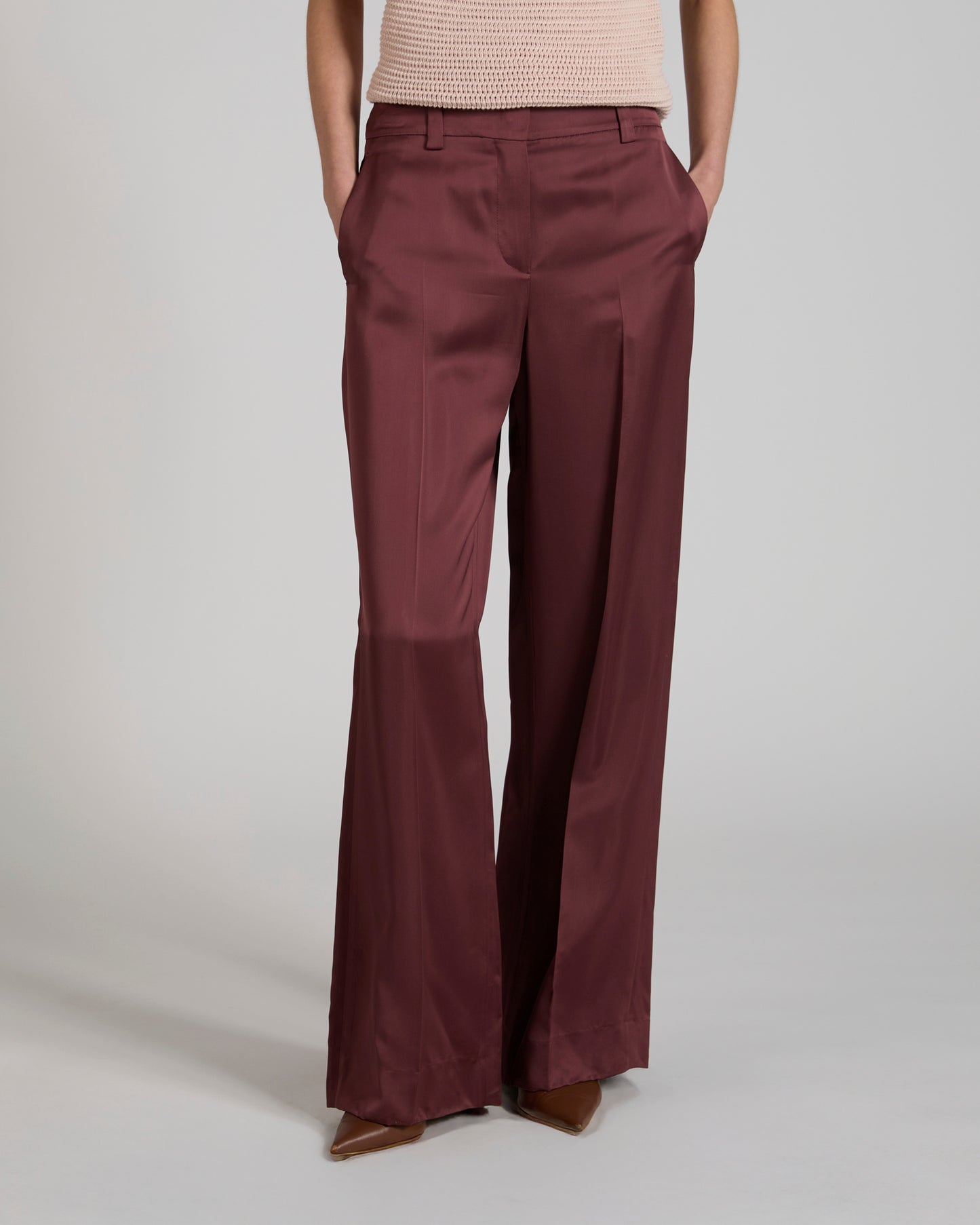 Regular Fit-Hose aus glänzendem Satin