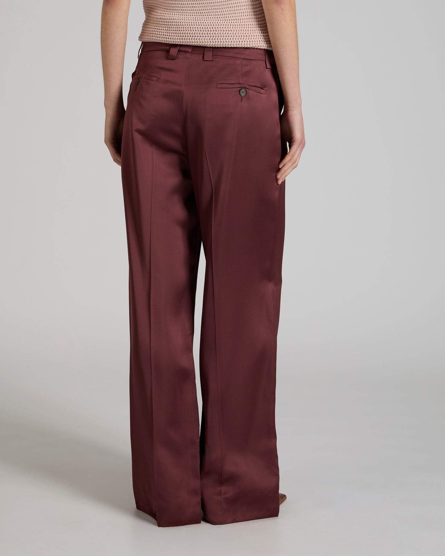 Regular Fit-Hose aus glänzendem Satin