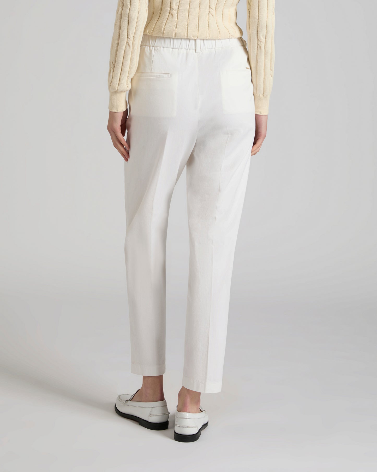 Regular fit trousers in cotton gabardine and lyocell