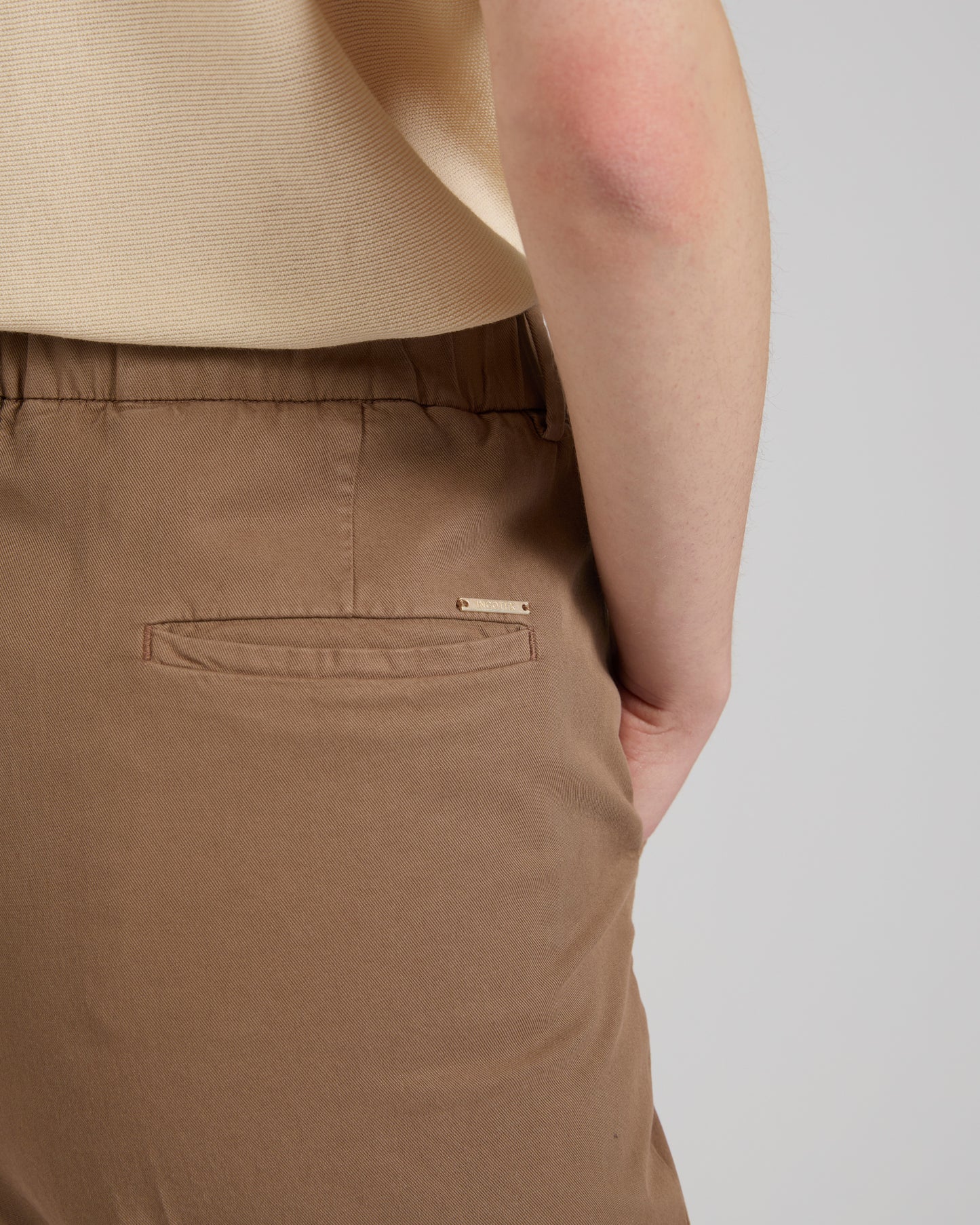 Regular fit trousers in cotton gabardine and lyocell