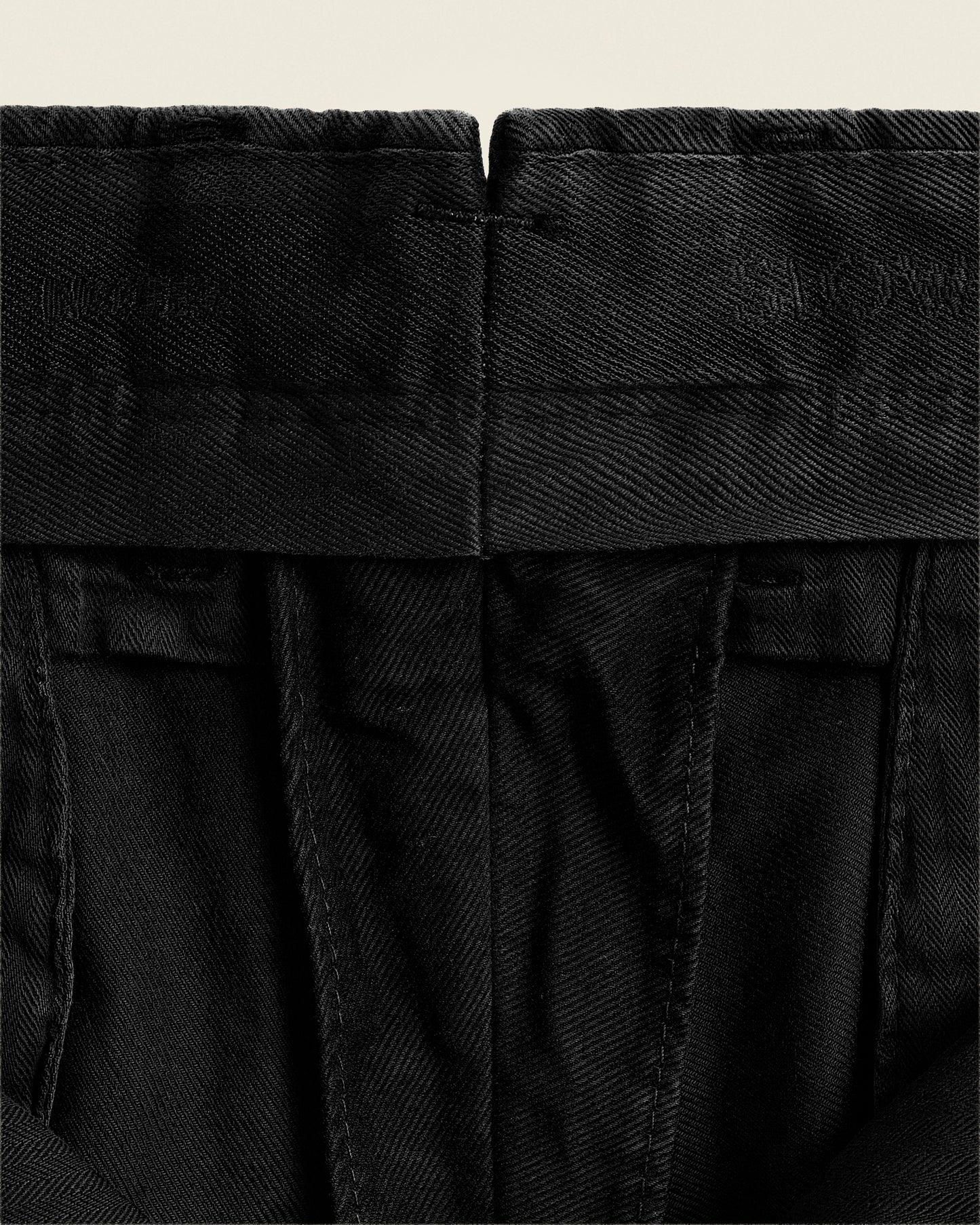 Pantalon coupe ajustée en Tricochino