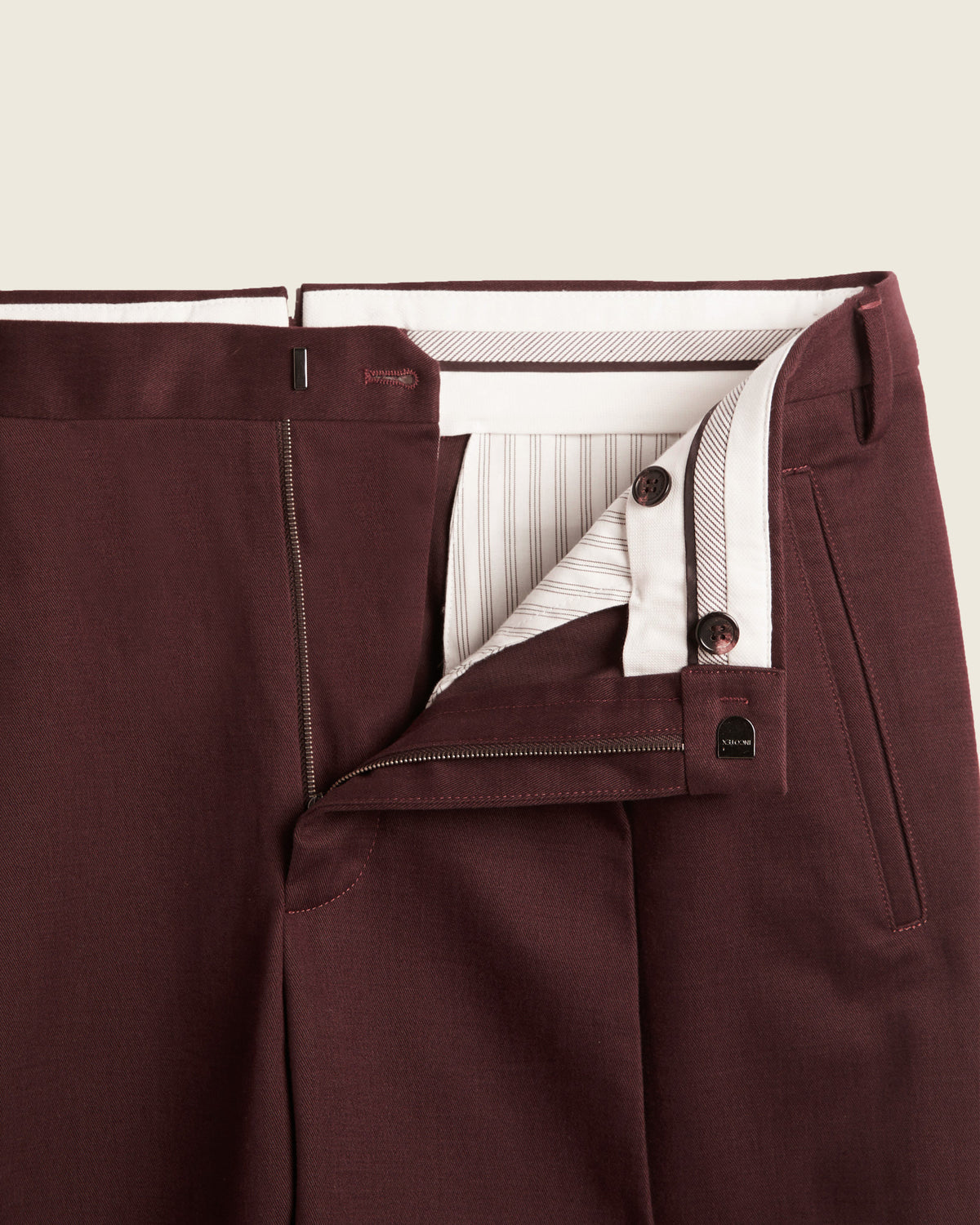 Pantalon sans couture latérale en gabardine de coton et cachemire