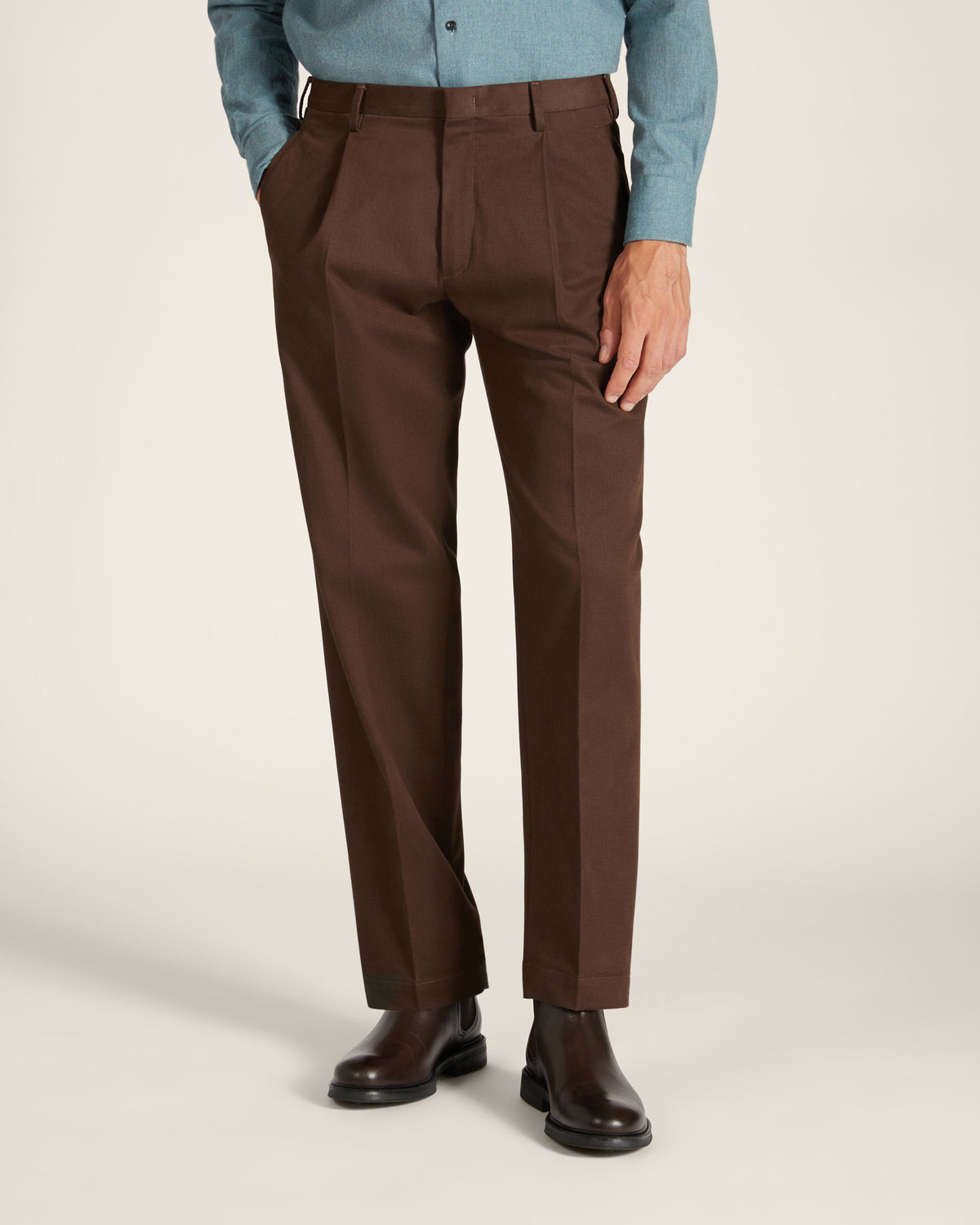 Pantalon sans couture latérale en gabardine de coton et cachemire