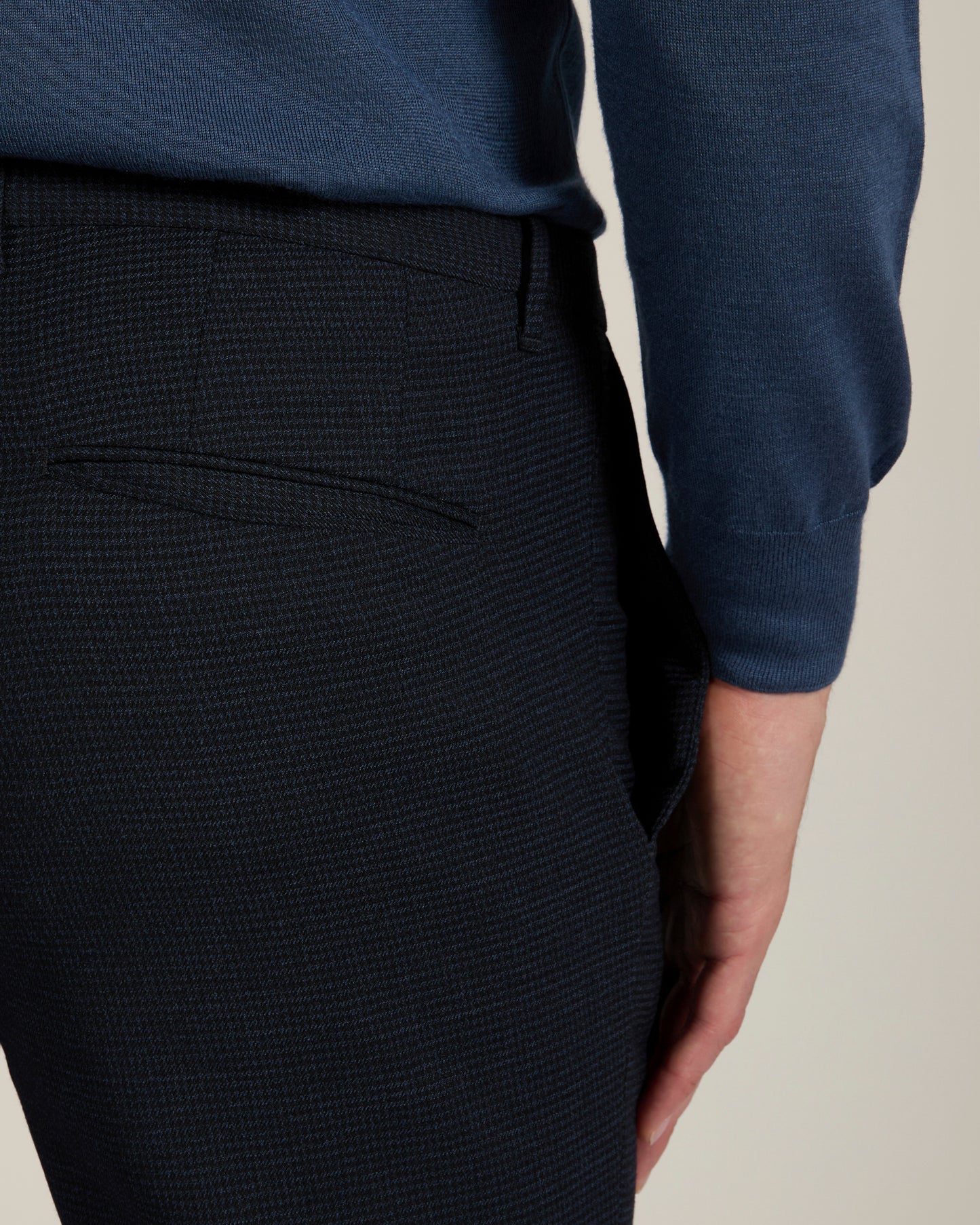 Pantalone slim fit in lana stretch