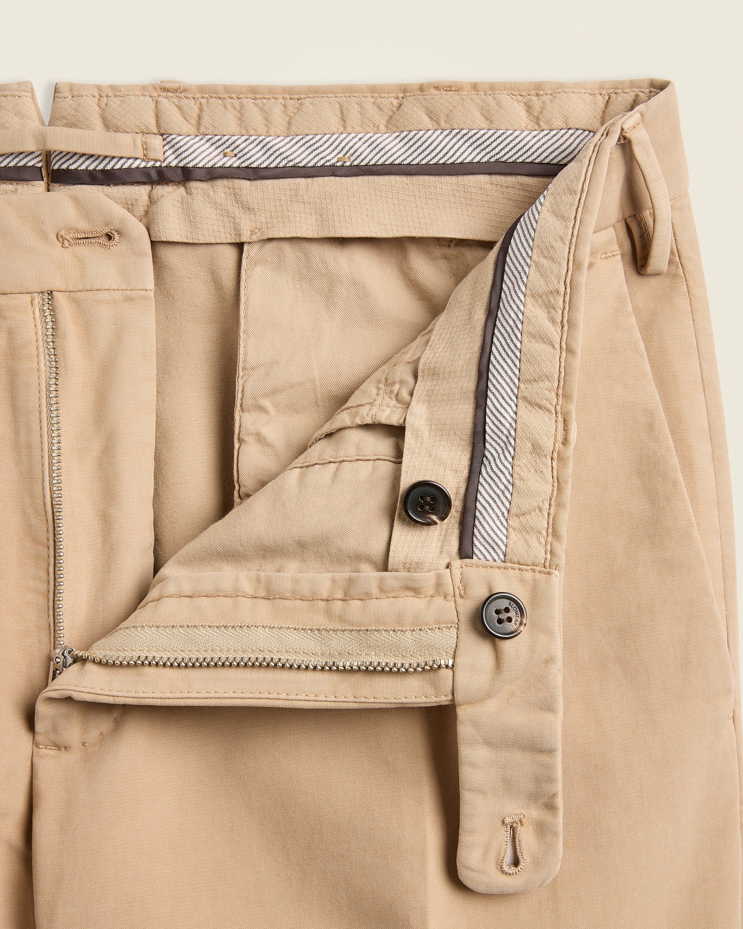 Pantalone slim fit in Doeskin