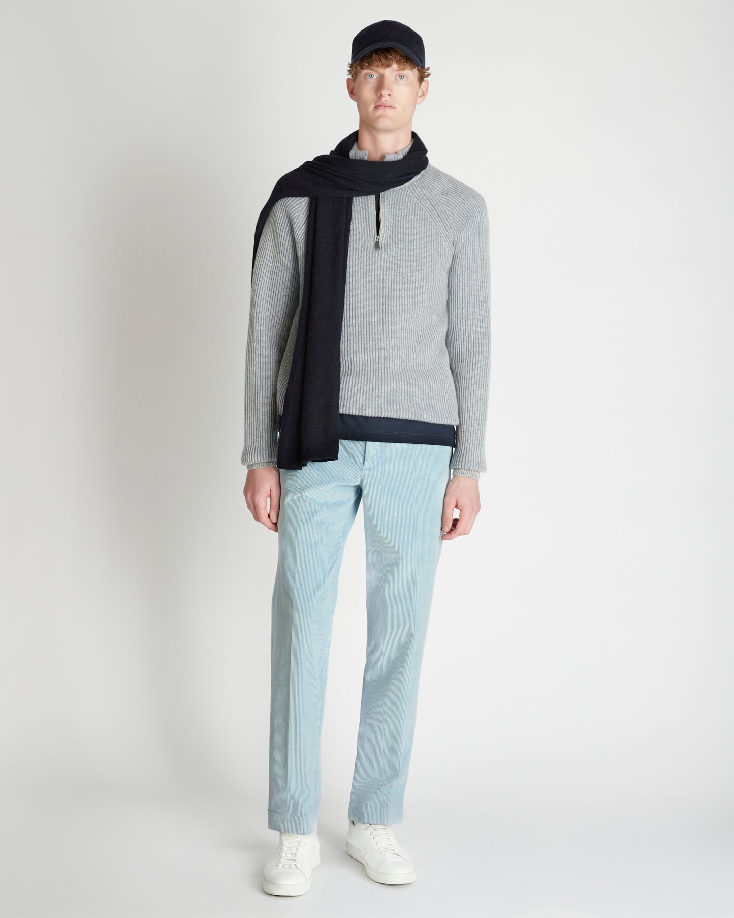 Hose Tapered Fit aus Cordsamt