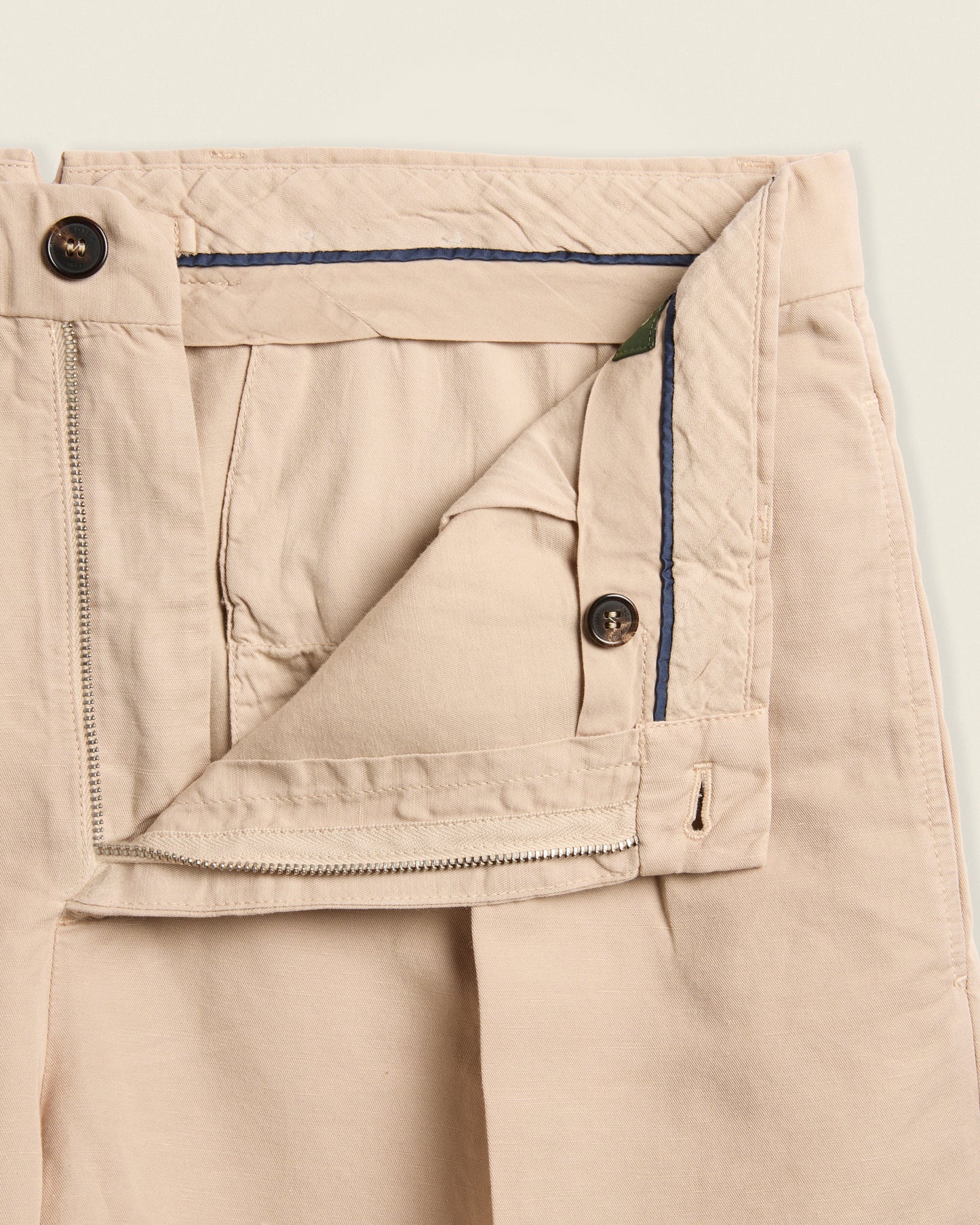 Bermuda-Shorts mit geradem Schnitt aus Chinolino