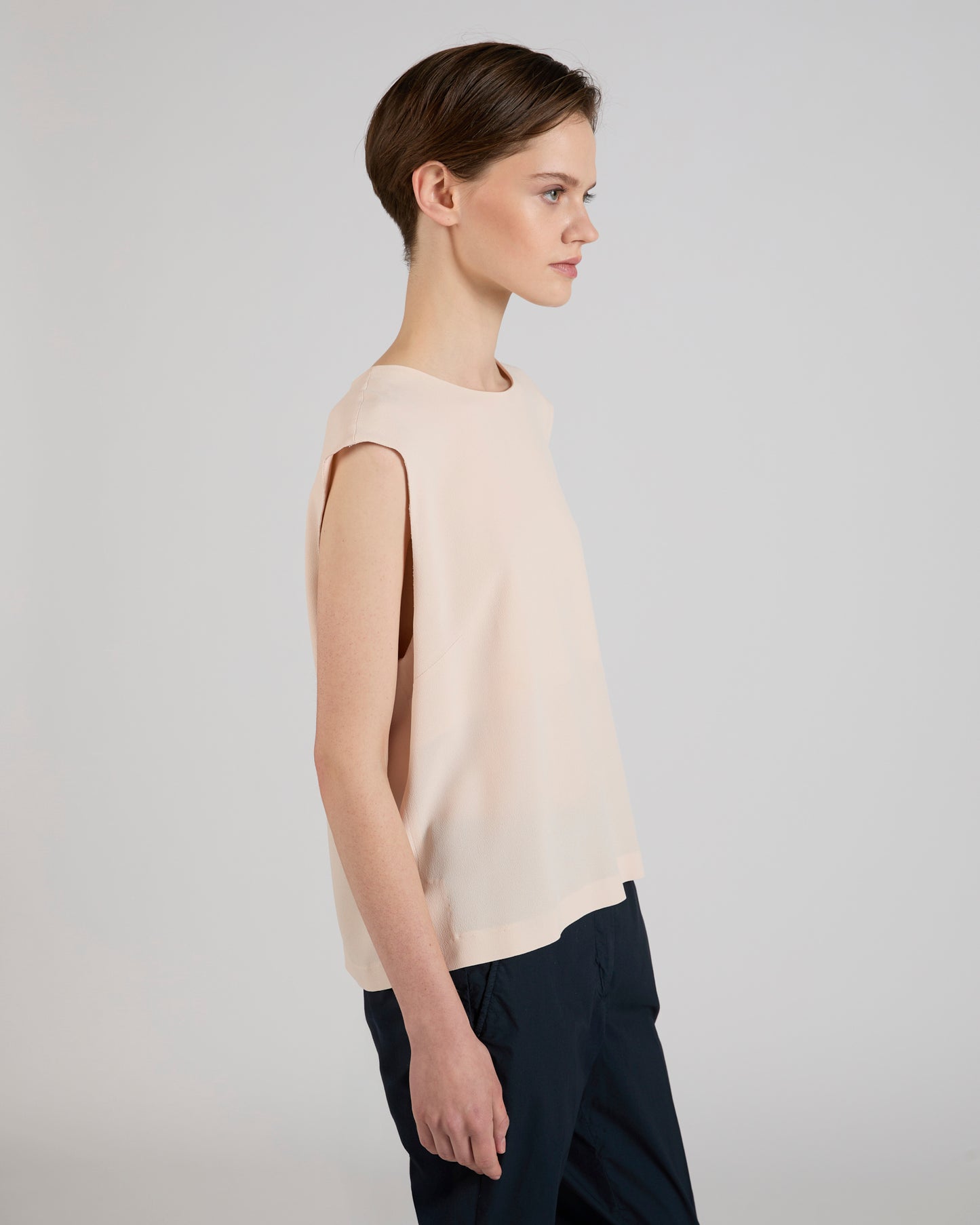 Regular fit top in silk-blend crêpe de chine