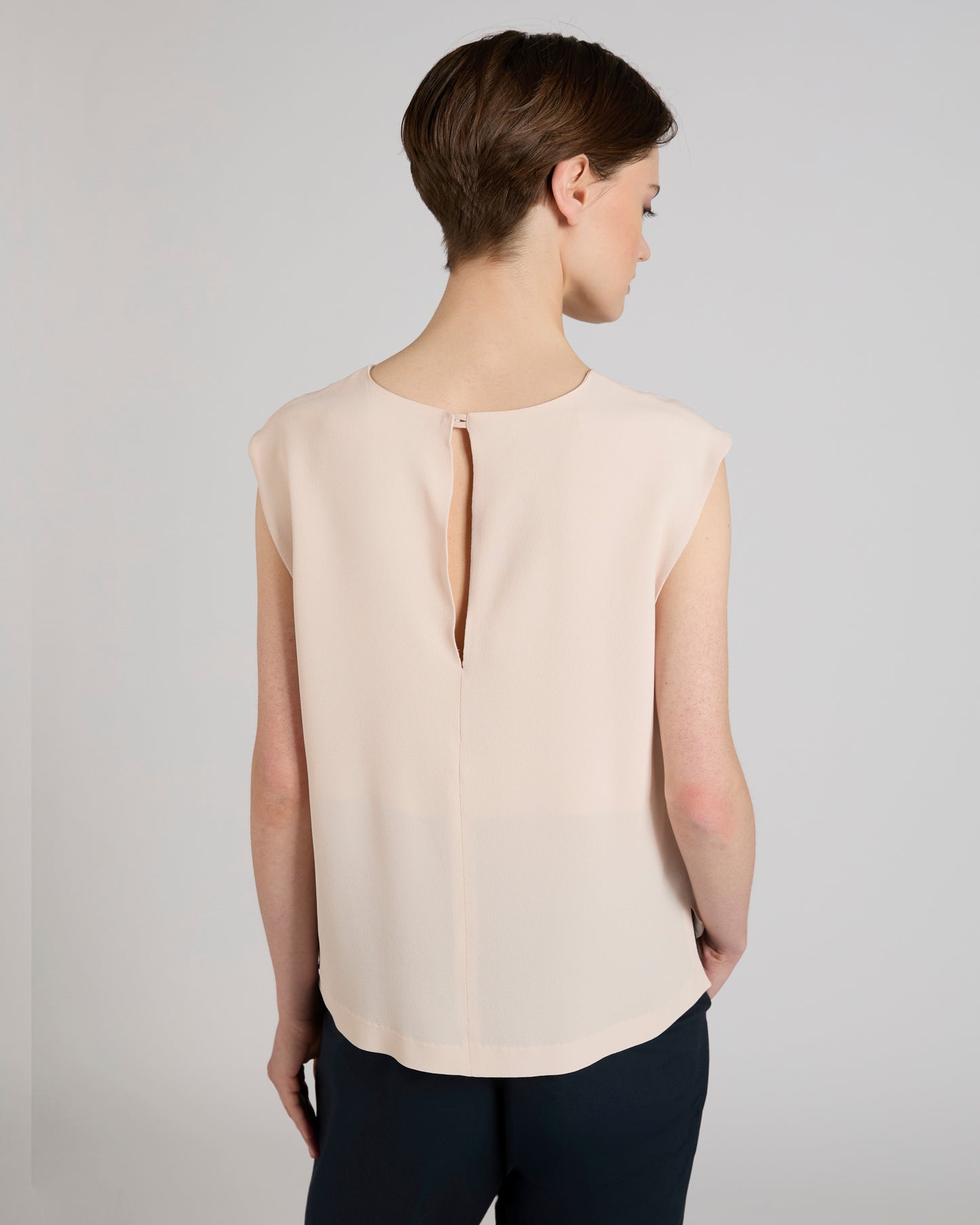 Regular fit top in silk-blend crêpe de chine