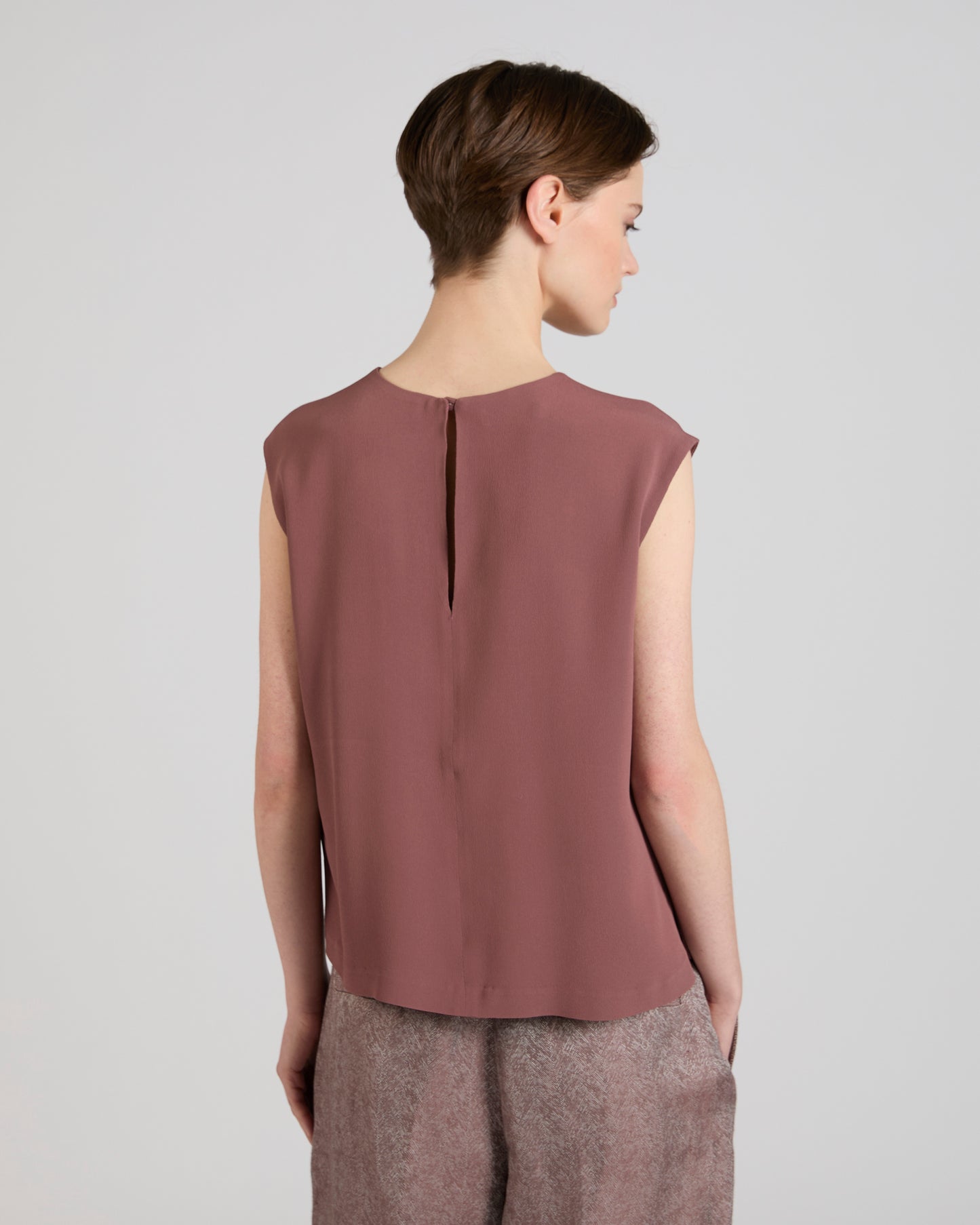 Regular fit top in silk-blend crêpe de chine