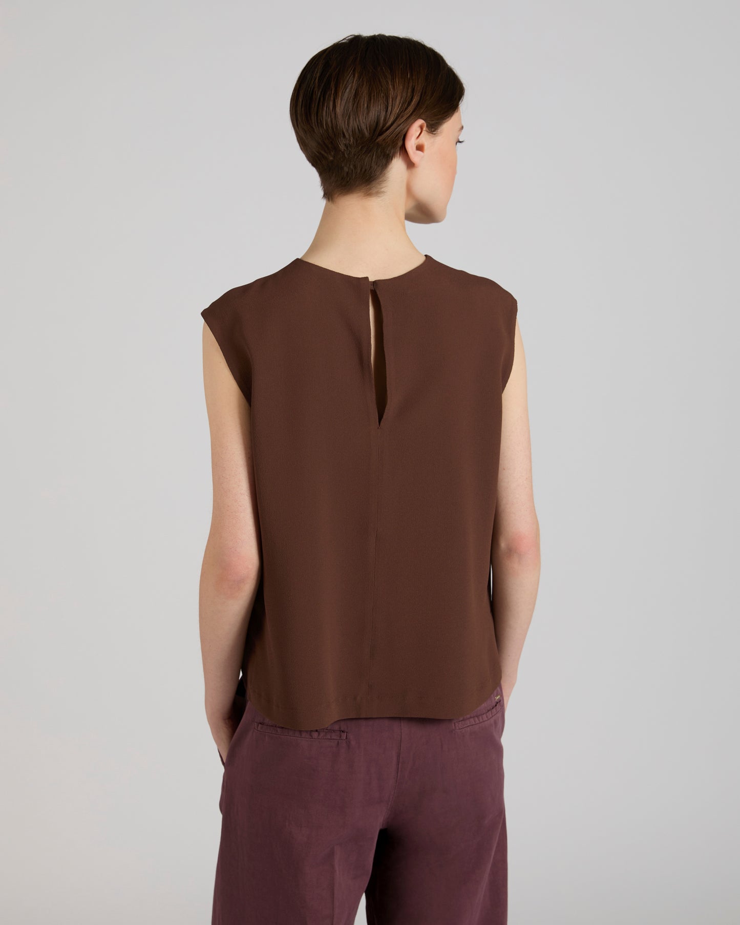 Regular fit top in silk-blend crêpe de chine