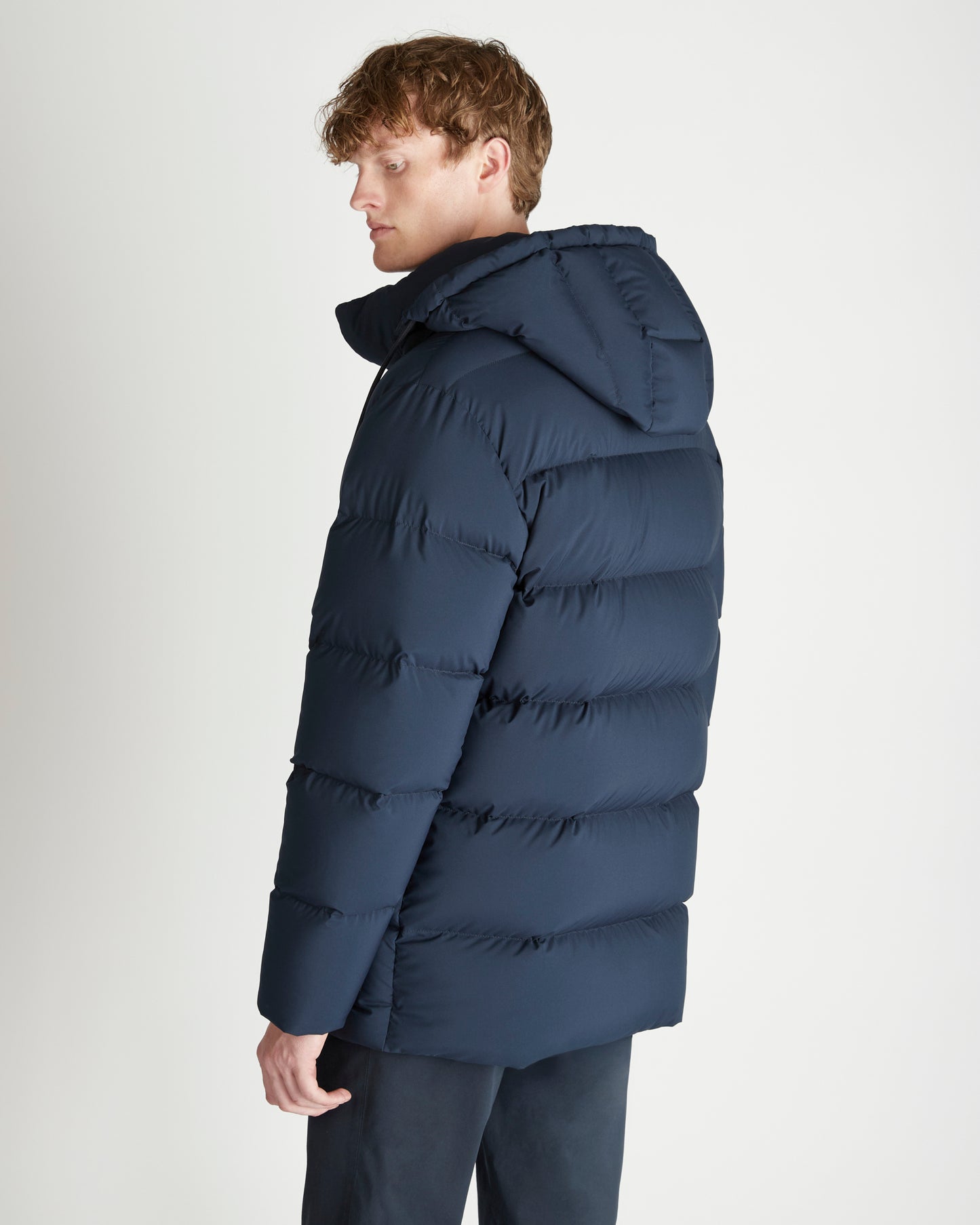 Piumino lungo in tessuto tecnico e imbottitura