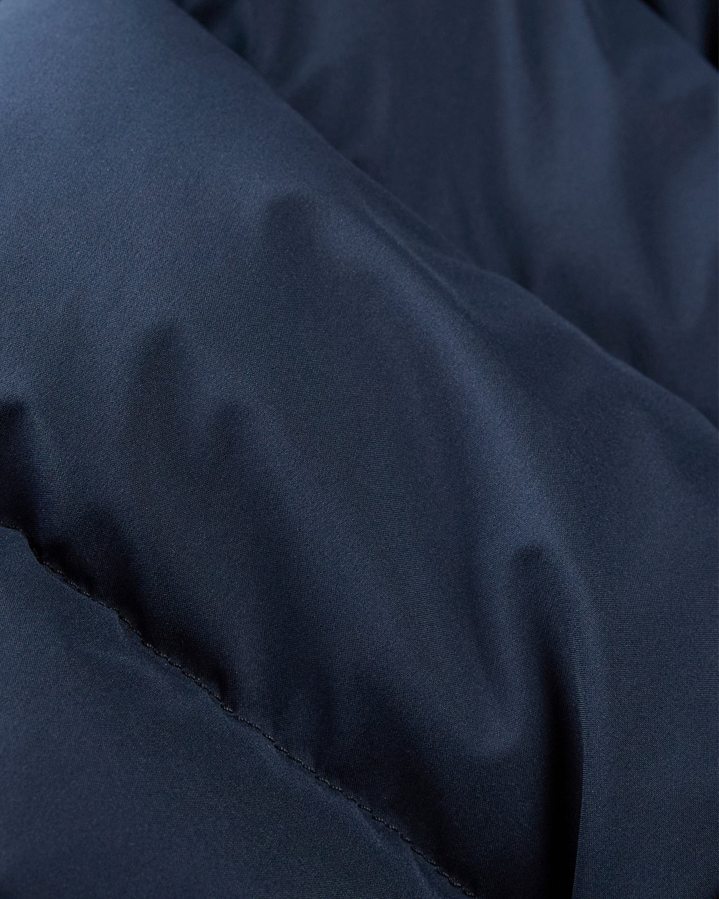 Piumino lungo in tessuto tecnico e imbottitura