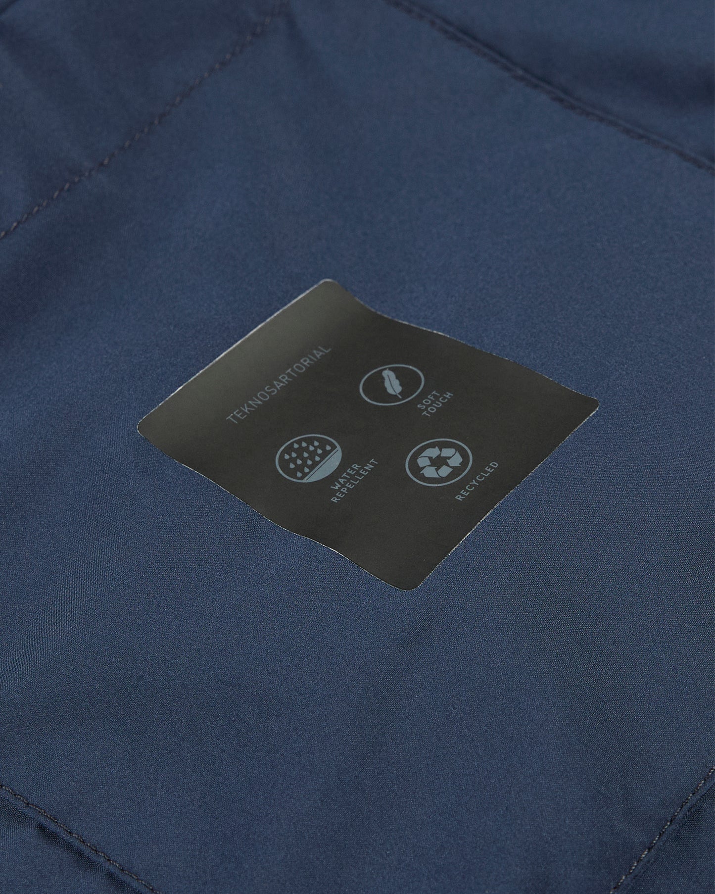 Piumino lungo in tessuto tecnico e imbottitura