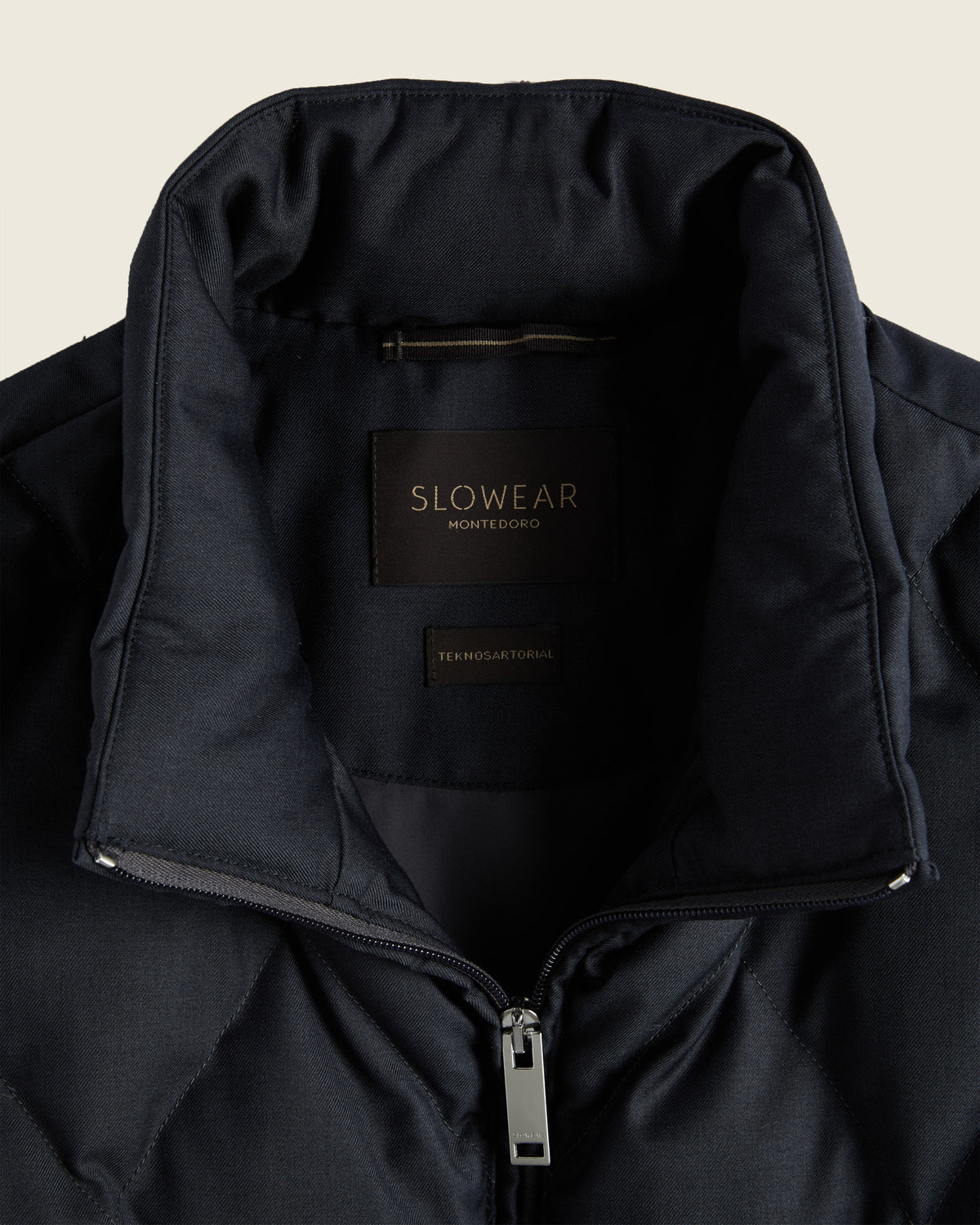 Gilet  coupe droite en duvet et tissu technique deux couche