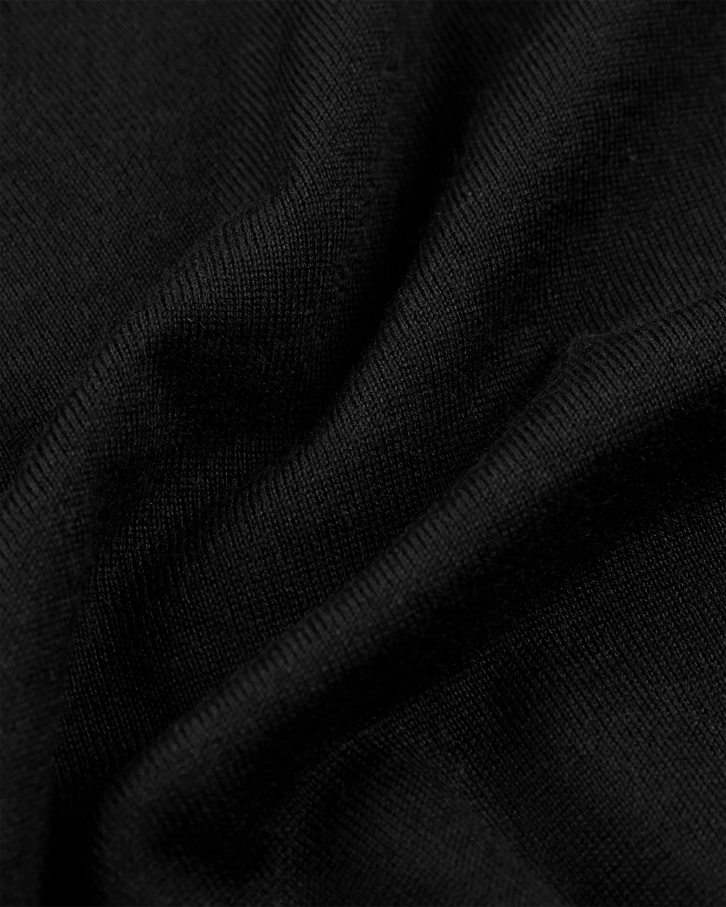 カシミアとシルク・スリムフィットタートルネック