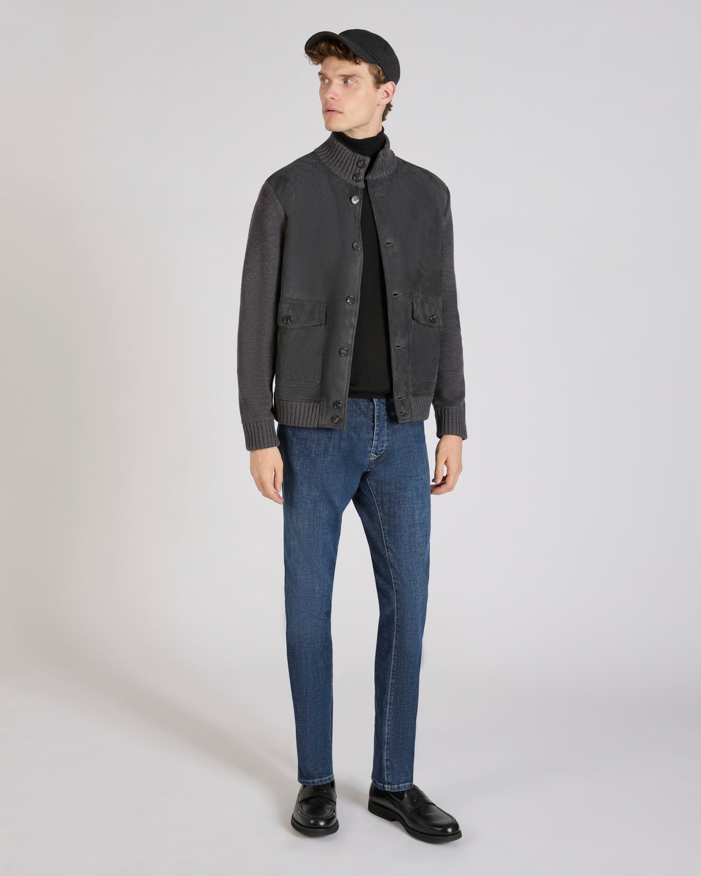 カシミアとシルク・スリムフィットタートルネック