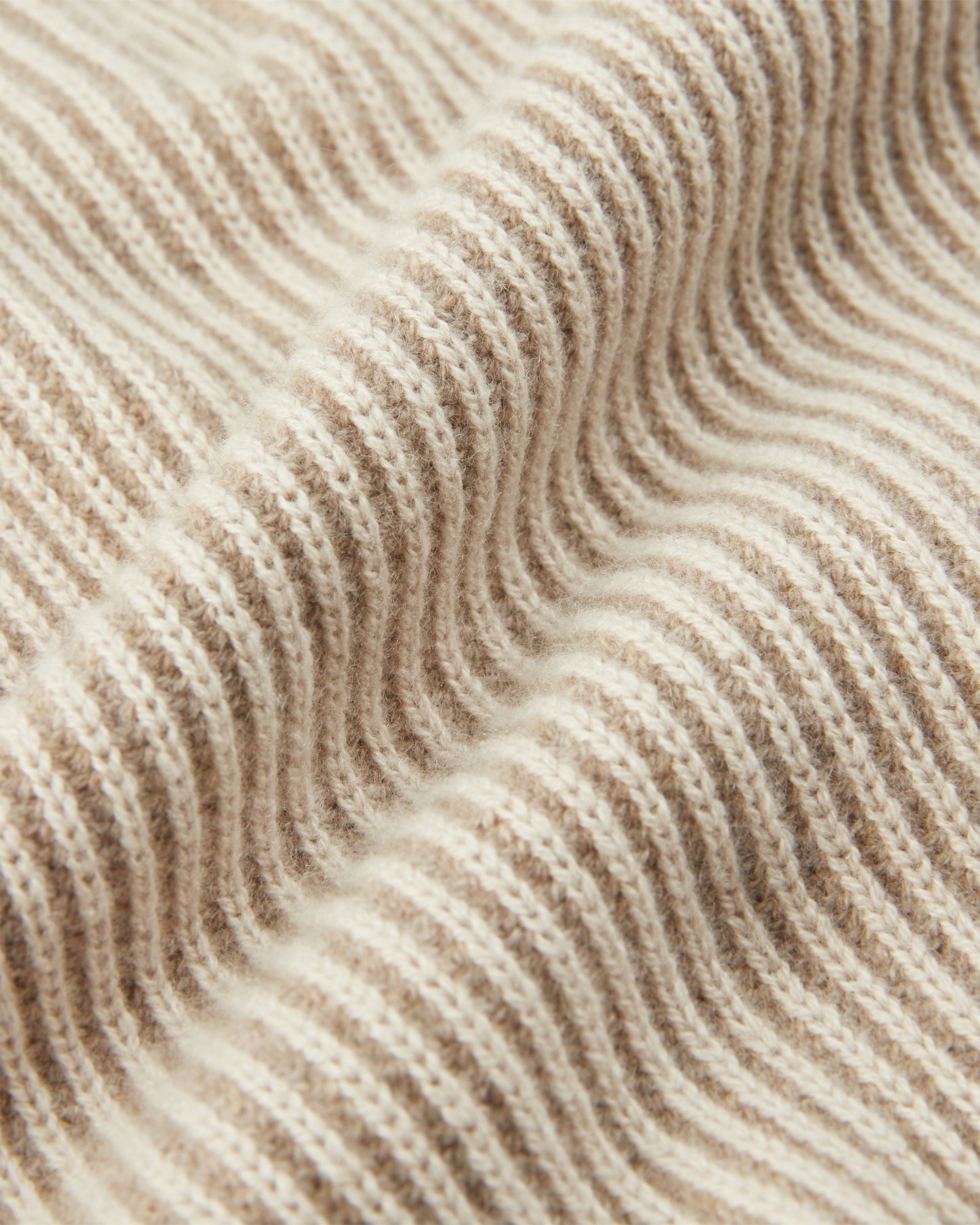 カシミア・スリムフィットハイネックニット