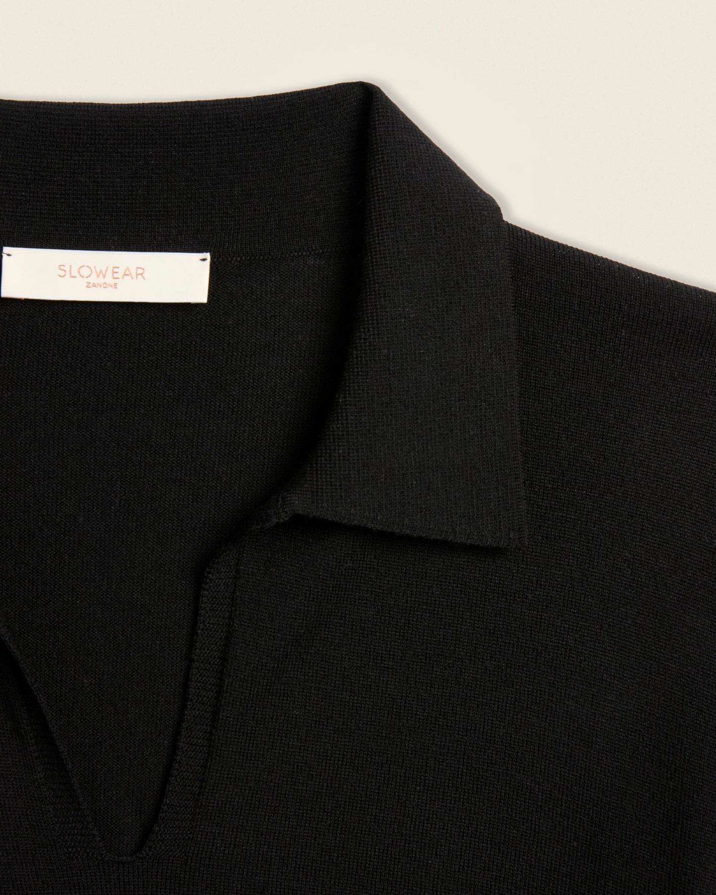 Polo à col en V wide fit en Flexwool