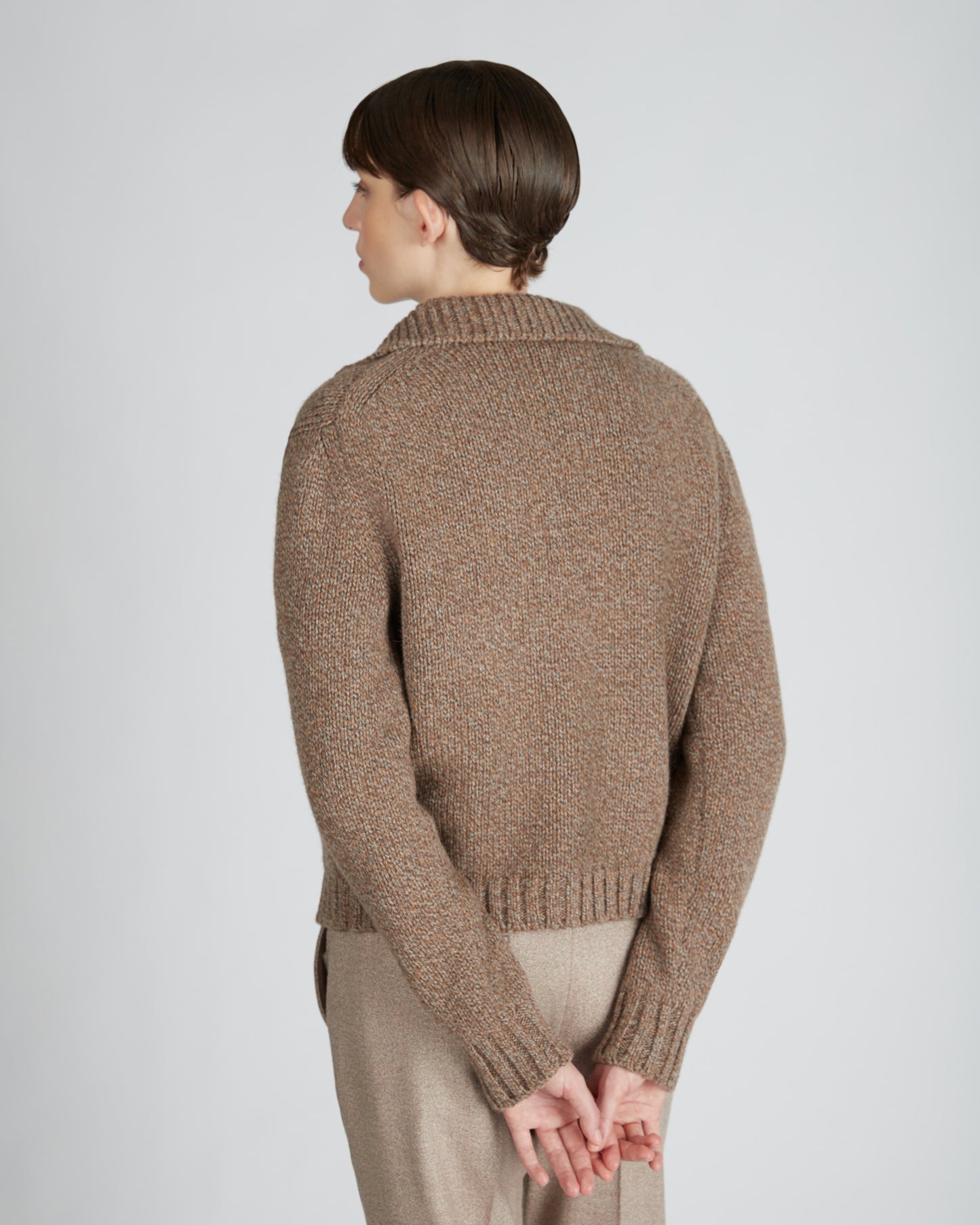 ウールとアルパカ・スリムフィットスタンドカラーカーディガン