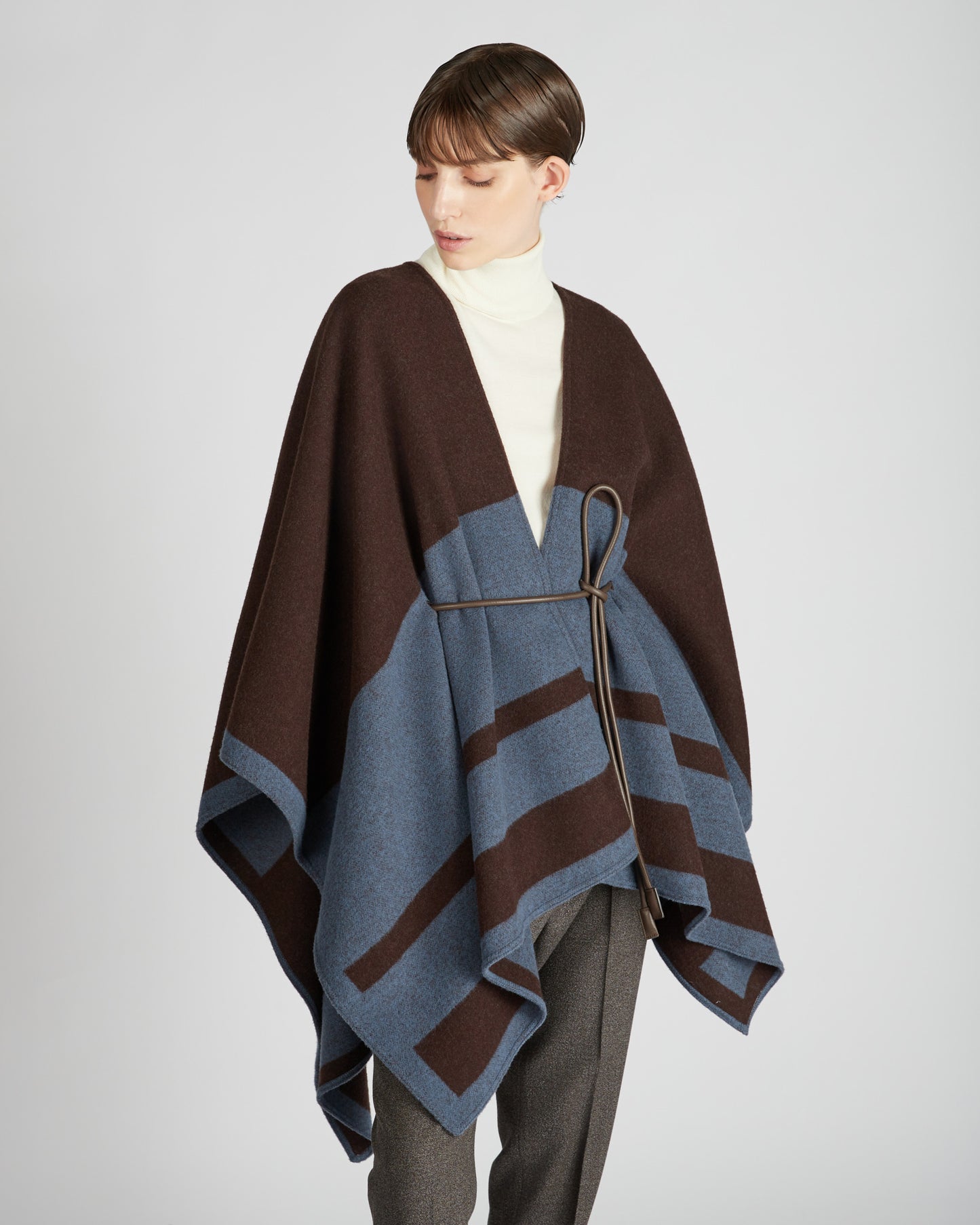 ウールポンチョ