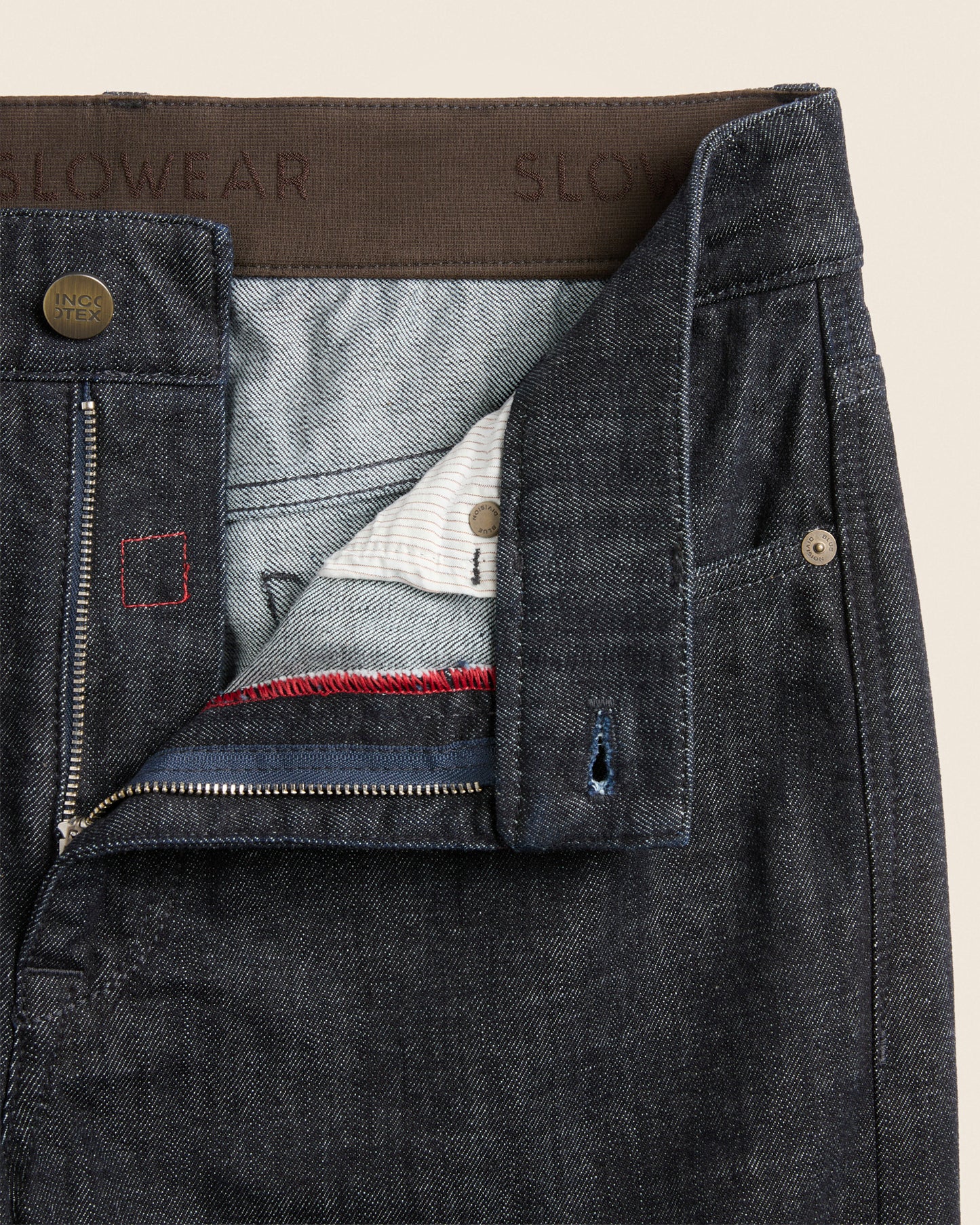 Pantalon cinq poches ajustée en denim stretch coupe
