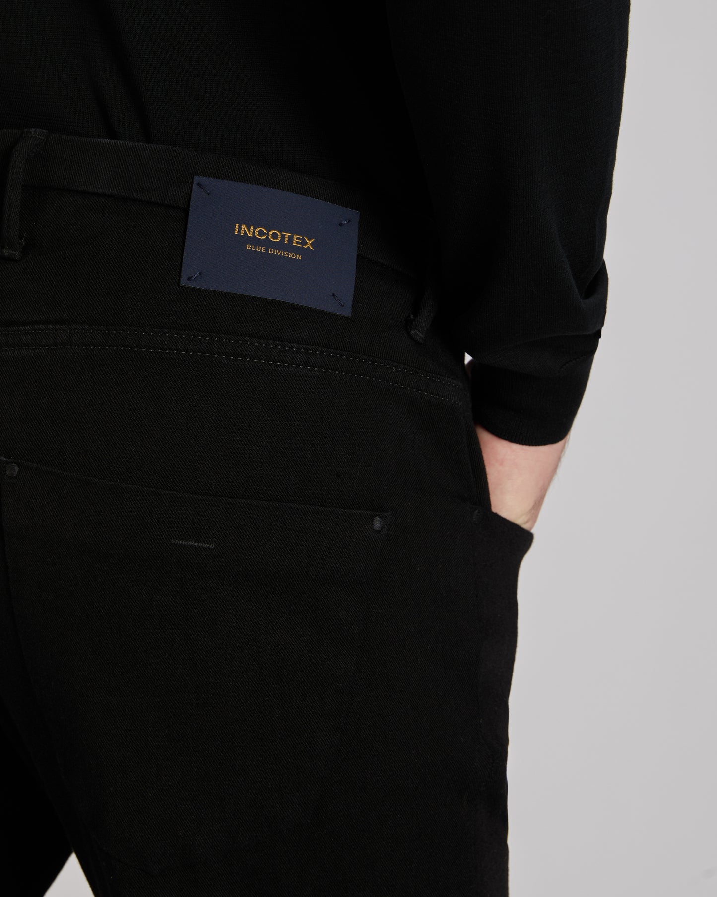 Pantalone slim fit in denim