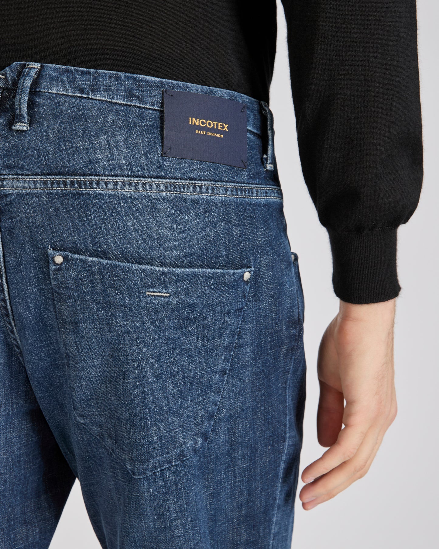 ストレッチデニム・スリムフィットテーラード仕立てパンツ